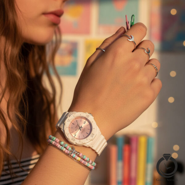 ساعت زنانه کاسیو CASIO LRW-200H-4E3